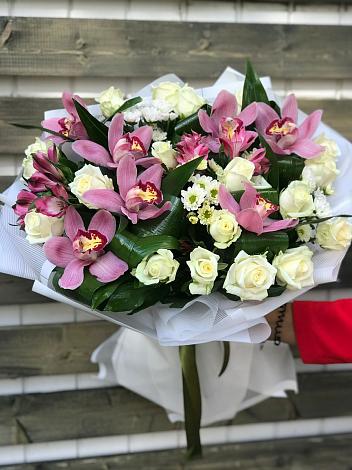 Букет цветов из: Розы и Хризантемы в Восток