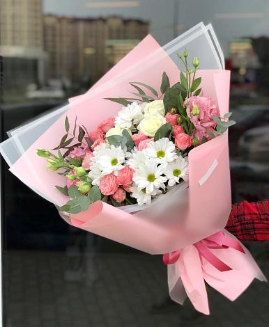 Букет цветов из: Розы, Лизиантусы и Хризантемы в Восток